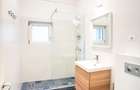 Apartament de inchiriat 2 camere, parcare proprie. Serviciu curatenie optional.