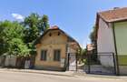Vanzare locatie cu potential, casa si curte, zona Onix. - 1