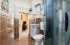 Apartament 2 camere, loc de parcare, teren propriu,strada Constituției - 10