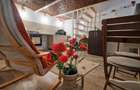 Casa situata central, cu un echilibru remarcabil intre traditie si design contem - 3