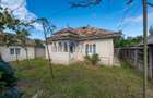 Casă cărămidă 80 mp, teren 1000 mp, colț, 7 km de Roman, Trifești
