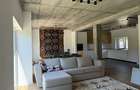 Casă  3 dormitoare de închiriat, grădină și piscină comună - 9
