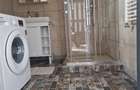 De închiriat apartament cu 3 camere la et 1 si o garsoniera la parter,imobil cas - 11