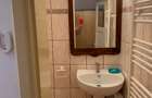 Închiriez 2 camere din care una la mansarda - conditii bune.    - 8