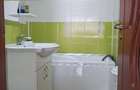 Proprietar  vând  apartament cu  3 camere decomandat în  Reșița  - 10