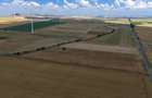 Vând teren agricol la șosea de 30.000mp în Iazurile comuna Valea Nucarilor 