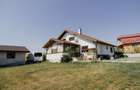 Casă solid construită, teren generos de 1.400 mp, Vâlcele