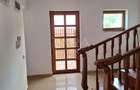 Casa deosebită în Europa – stil clasic, terase și grădină amenajata - 5