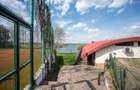 Vilă pe malul lacului, 3.000 mp, 4 corpuri, Piscină, teren Tenis - 15