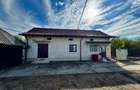Casă de vânzare în Silisteni – 2 case, garaj, curte, grădină și livadă - 3