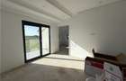 Apartament 3 camere - bucatarie separata - curte proprie - 1