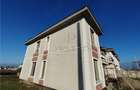 Duplex separat prin garaj - zona excelenta - toate utilitatile - asfalt - person - 5