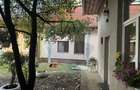 Apartament ultracentral cu curte, 2 unități locative. Str. Pitesti - 8