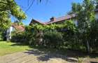 Vanzare vila P+1+M cu 5 camere, casa batraneasca , 2 garaje, teren 9249mp, - 2