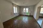 Casa cu 2 apartamente si teren generos-zona centrala, potential excelent! - 13