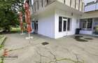 Spatiu comercial 45mp, vitrina, Dambu Pietros, grup sanitar, 2 zone acces. - 3