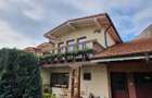 Casa pe 2 niveluri la curte 4 dormitoare 3 băi balcon zona Piata Cluj - 1