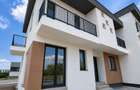 Casă cuplată  de vânzare  in cartier privat, zona Terra - 3