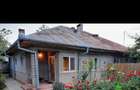 Casă  de va zare ,construita din cărămidă  co.pusa di 4 camere - 1