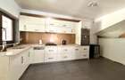 Domeniu Privat cu 3.278 mp Teren | Piscină, Iaz Ornamental și Reședință - 10