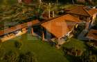 Vila de vanzare, 380 mp, zona Reghin - 3
