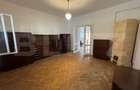 Casă spațioasă cu 6 camere, teren 700 mp, garaj și terasă - 10