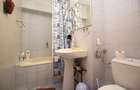 3 camere cu living de 31 mp, dormitoare de 14 și 12, bucătărie de 10,  centrală - 14