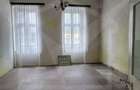 De vanzare apartament cu 2 camere, pretabil cabinete medicale/birouri - 1