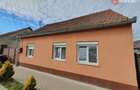 Casa de vanzare cu 3 camere si teren de 1008 mp - Deta - 1