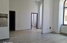 ocazie .VINDEM APARTAMENT IN ZONA ISTORICA CU BALCON STRADA - 1