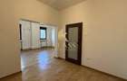 Apartament de inchiriat cu 3 camere  Batistei - spatiu comercial, birouri - 2
