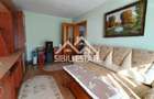 Apartament de vanzare cu 3 camere, decomandat - Valea Aurie - 2