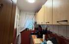 Proprietar vând apartament 3 camere etaj 5, renovat în bloc reabilitat preț  - 4