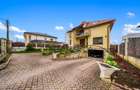 Casa individuala cu 7 camere, 260 mp, teren 900 mp, front 19m, Europa - 2