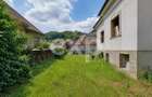 Casă cu arhitectură deosebită, 842 mp și teren de 1.048 mp – Brașov