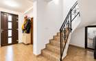 Vila individuala cu teren 500mp si garaj incalzit | 5 camere | 3 bai | Curte 300 - 7