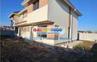 Vanzare vile Individuale de tip Duplex situate aproape de Str Dantelei - 25