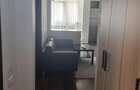 Apartament 3 camere de vanzare - zonă centrală, mobilat și utilat.