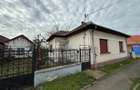 Casă demolabilă + teren 855 mp, front 19 ml, utilități complete – Giarmata Vii - 1