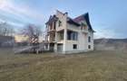 Casa de vanzare, cu 5 camere, 460 mp+teren 5800 mp, 10 km de Bistrita