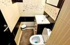 Central - Tg Cucu! Ap 3 CD, 2 bai, etaj 1, 81 mp, mobilat + utilat. Bloc pe cadr - 9