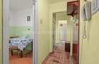 Apartament cu 3 camere, confort 1, decomandat, etajul 1.