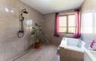 Reședință premium cu panoramă spectaculoasă către munți și teren generos - 9