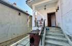 Casa singur in curte, 4 camere, 106mp utili + balcon, spatiu comercial - 25