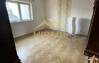 Vanzare apartament in vila 6 CAMERE compus din D P M din D P 1 M - 15