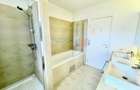 Beautiful 3 Bedroom Villa in Oxford Gardens - 11