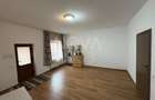Casa de vanzare 200 mp cu spatiu comercial la parter, strada Lunga - 17