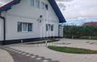 Casă individuală cu 2 apartamente și anexă generos de 100 mp