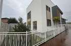 Casa individuala - 300 mp  - 5 camere - 3 bai - 27
