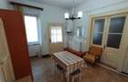 Apartament renovat, curte comună îngrijită, zona Podul Traian. - 2